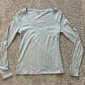 Women's Gray Long Sleeve Top
